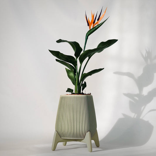 FREYA | Planter on feet - Ribbed finish