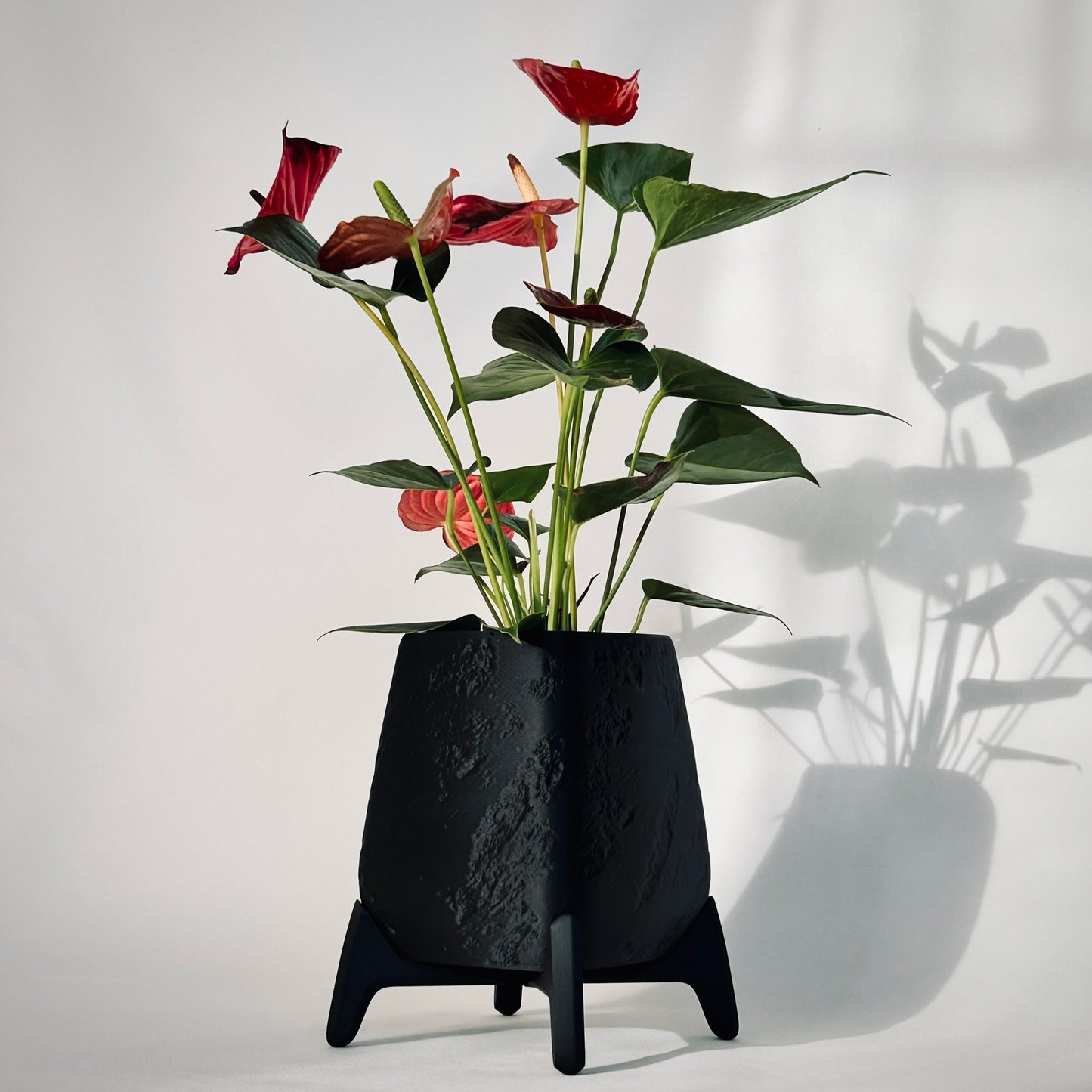 FREYA | Planter on feet - Stone finish